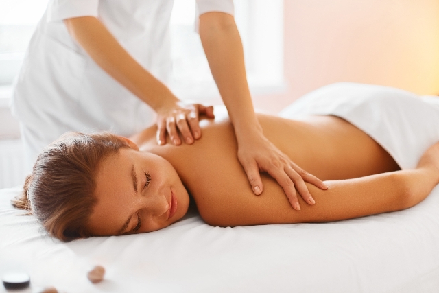 Connaissances et techniques de base en massage bien-être